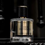 Le parfum oriental Coco du Yemen derrière une grille noire