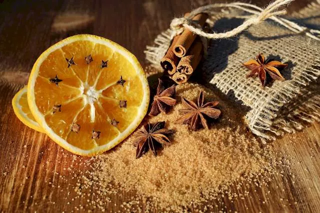 Une photo qui réunit les épices utilisées dans la parfumerie orientale.