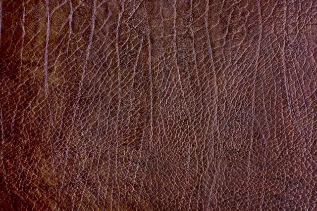 Une photo représentative d'un cuir de couleur marron.