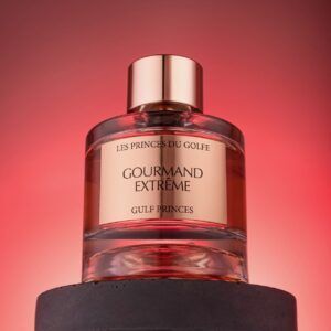 Gourmand extrême oriental fragrance on a red background