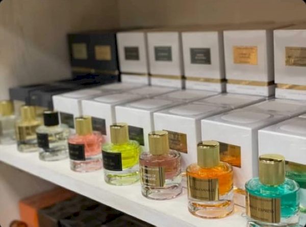 Photos of Les fleurs du gulf perfumes in the Italian Profumix store - Italy