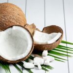 La noix de coco en parfumerie, un fruit exotique aux multiples facettes olfactives